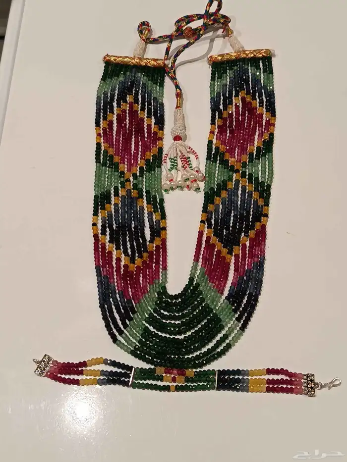 عقد نسائي من احجار الزمرد والياقوت والزفير 4