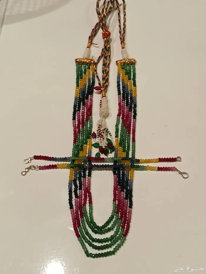 عقد نسائي من احجار الزمرد والياقوت والزفير 3