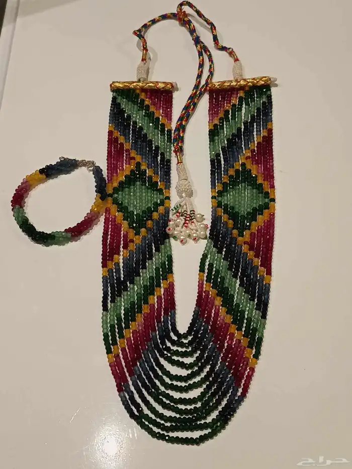 عقد نسائي من احجار الزمرد والياقوت والزفير 2