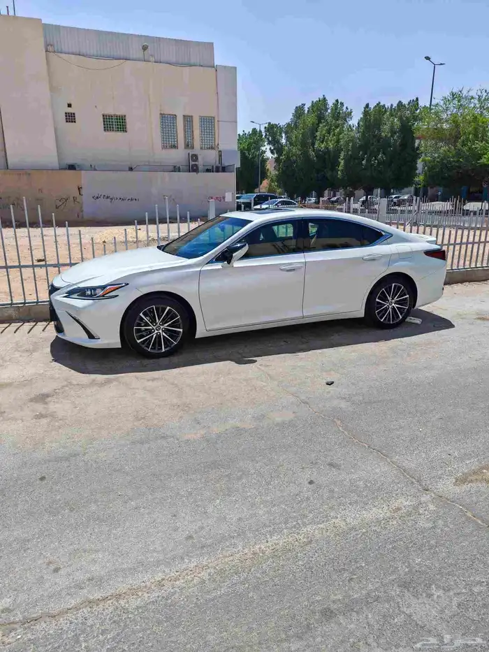 لكزس هايبر 300 ESخليجية ماشية 6000 ابيض 4