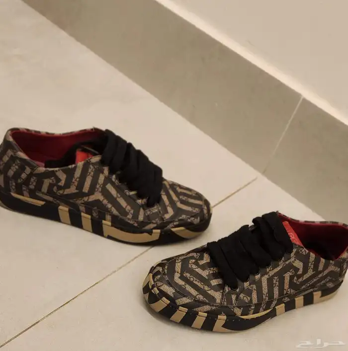 جزمه قوتشي ليميتد اديشن مقاس 41ونص 2