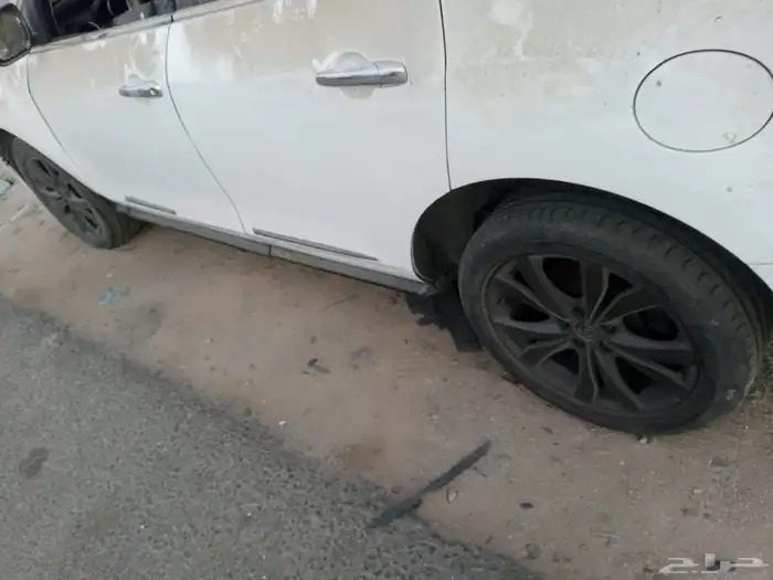 يوجد لدينا قطع غيار مازدا 7  لتواصل 3