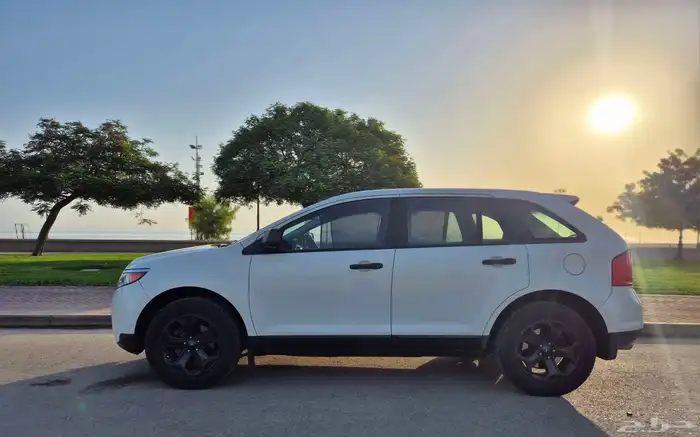 2013 Ford Edge basic model with low mileage 4