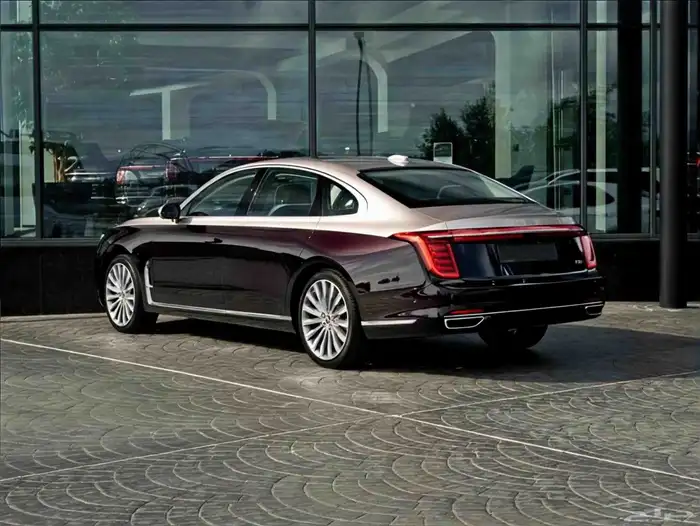 Renting a Hongqi H9 2025 3