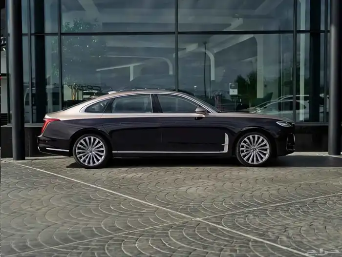 Renting a Hongqi H9 2025 4