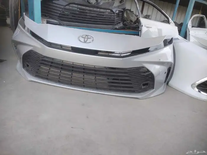 يوجد لدينا صدام امامي كامري 2025 0