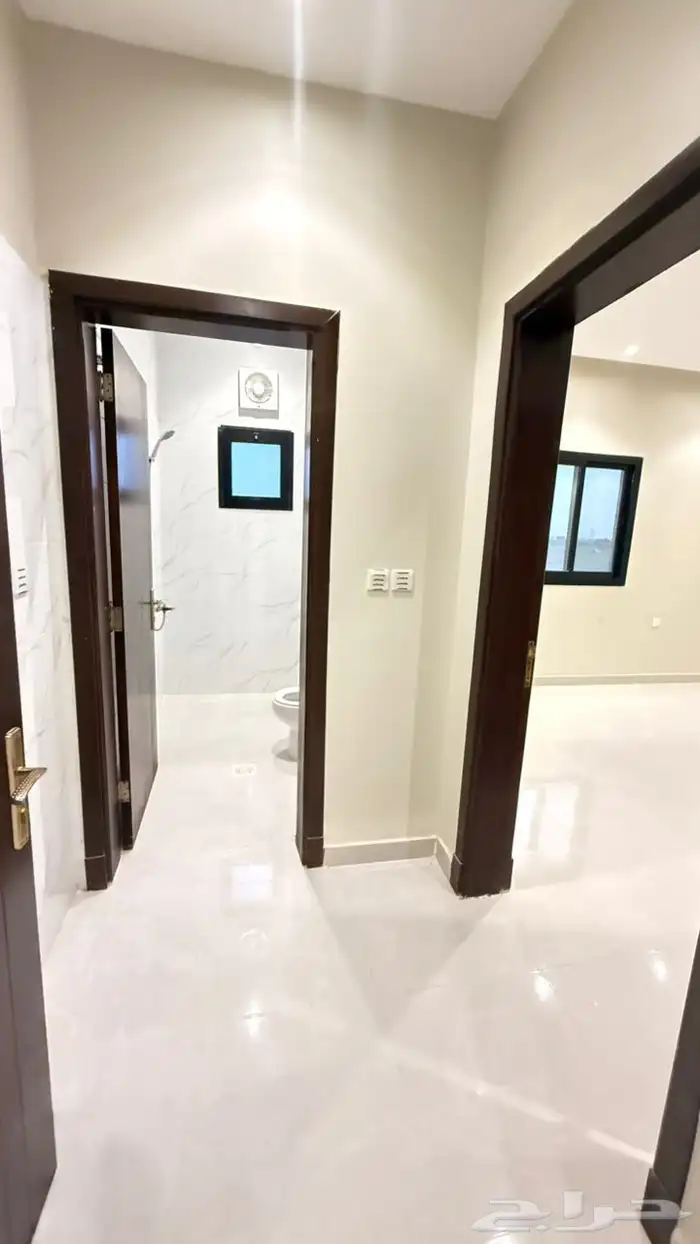 عمارة شقق عزاب للايجار و محلات _حي الحمدانية الفروسية 22