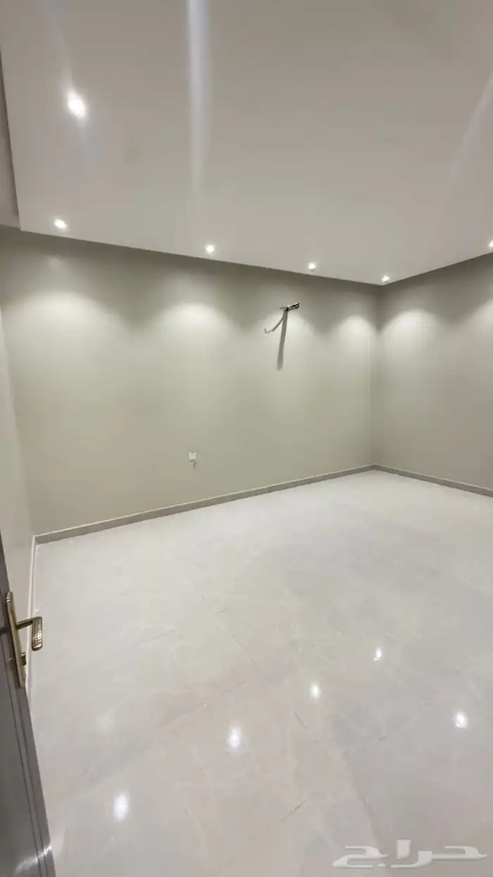 عمارة شقق عزاب للايجار و محلات _حي الحمدانية الفروسية 26