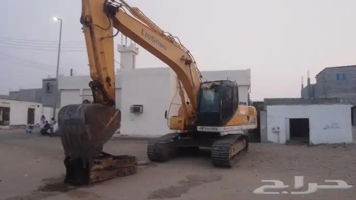 يوجد لدينا بوكلين للايجار ولا المقاولات بناء الحجر وقص الارا 3