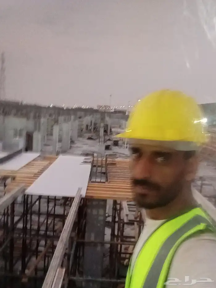 مقاول نجاره مسلح دق مسمار لتواصل 0