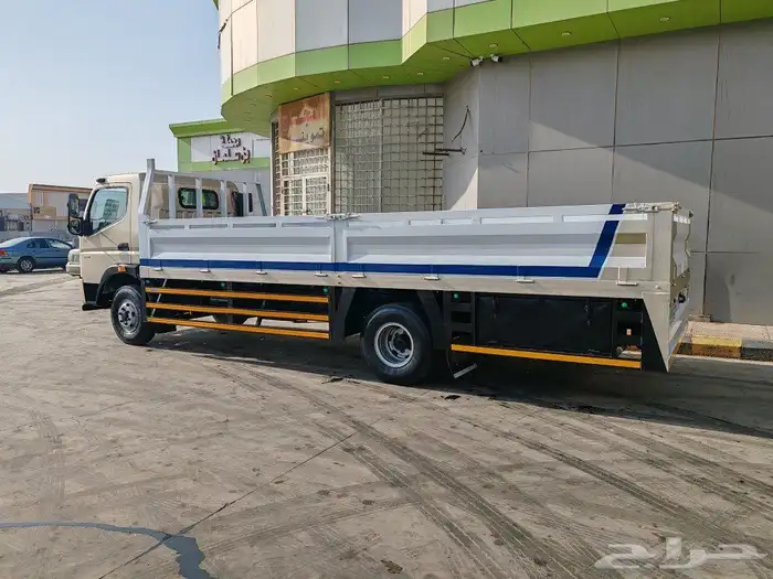 بوم تراك دينا للايجار مع السائق متوفر كامل متطلبات الشركات ل 3