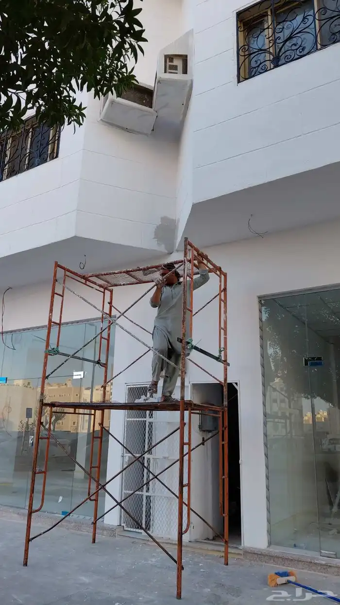 دهان. painter in the house is and buildings and 4