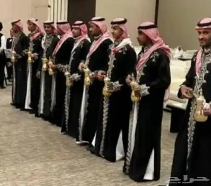 قهوجين وصبابين قهوة قهوجي صباب قهوة مع جميع اغراضهم شي مرتب 2