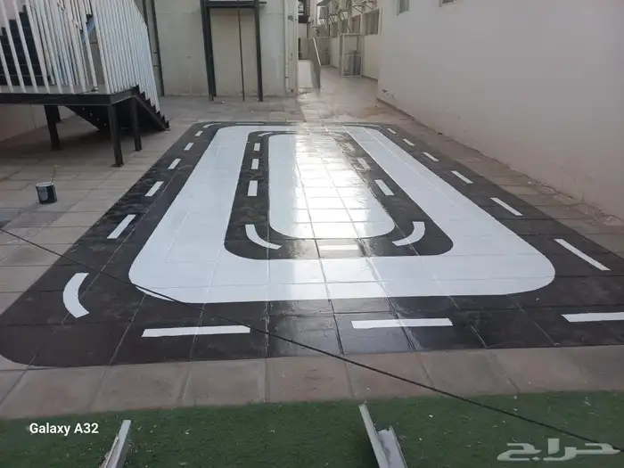 دهان. painter in the house is and buildings and 6