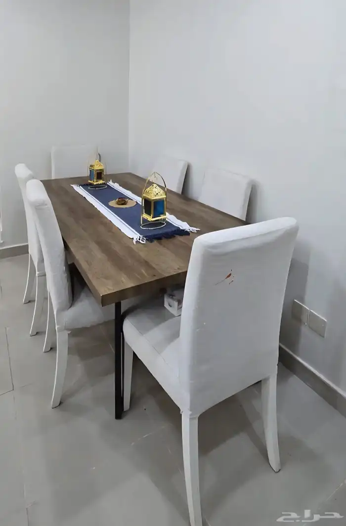Dining Table and Chairs 0