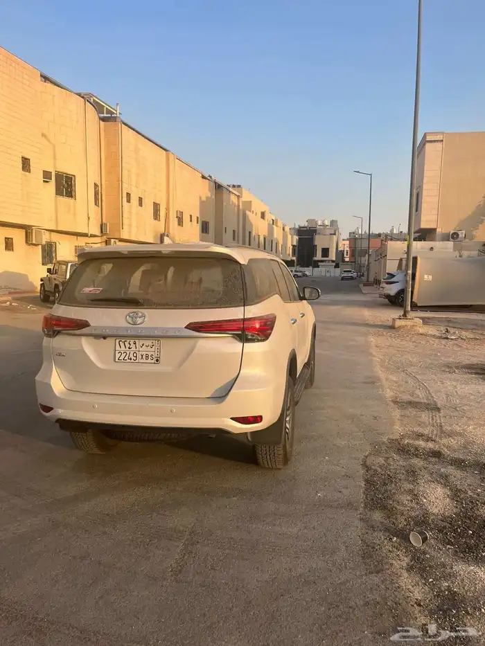 سيارات دفع رباعي لتاجير السيارات افراد شركات 6