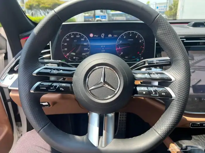 مرسيدس E300 AMG Line موديل 2024 وارد كوريا 11