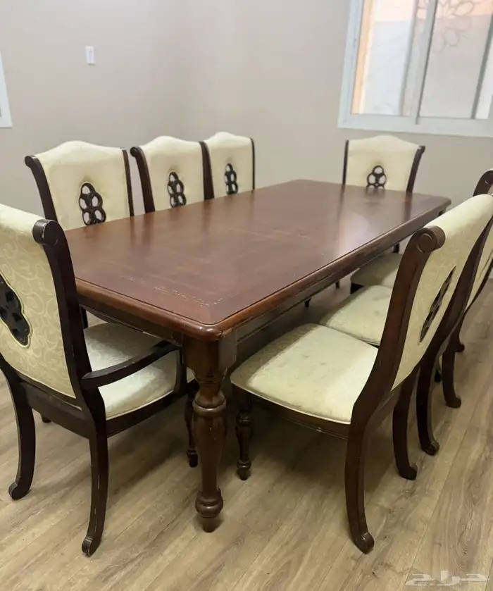 طاولة طعام مع 8 كراسي 1
