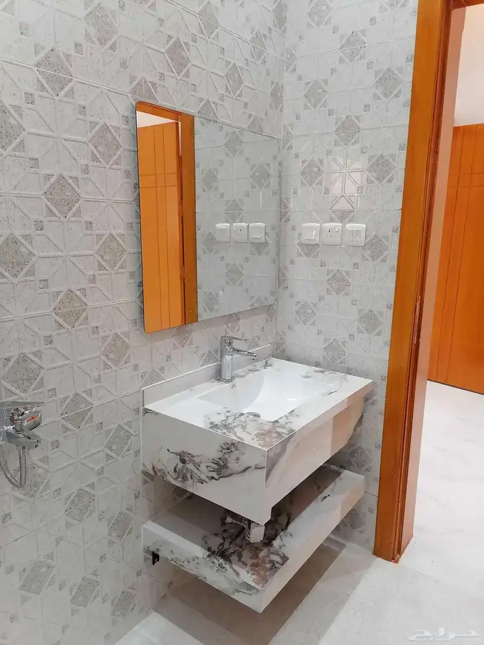 للبيع عماره دور جديد مساحته 356م بحي الملك فهد 21