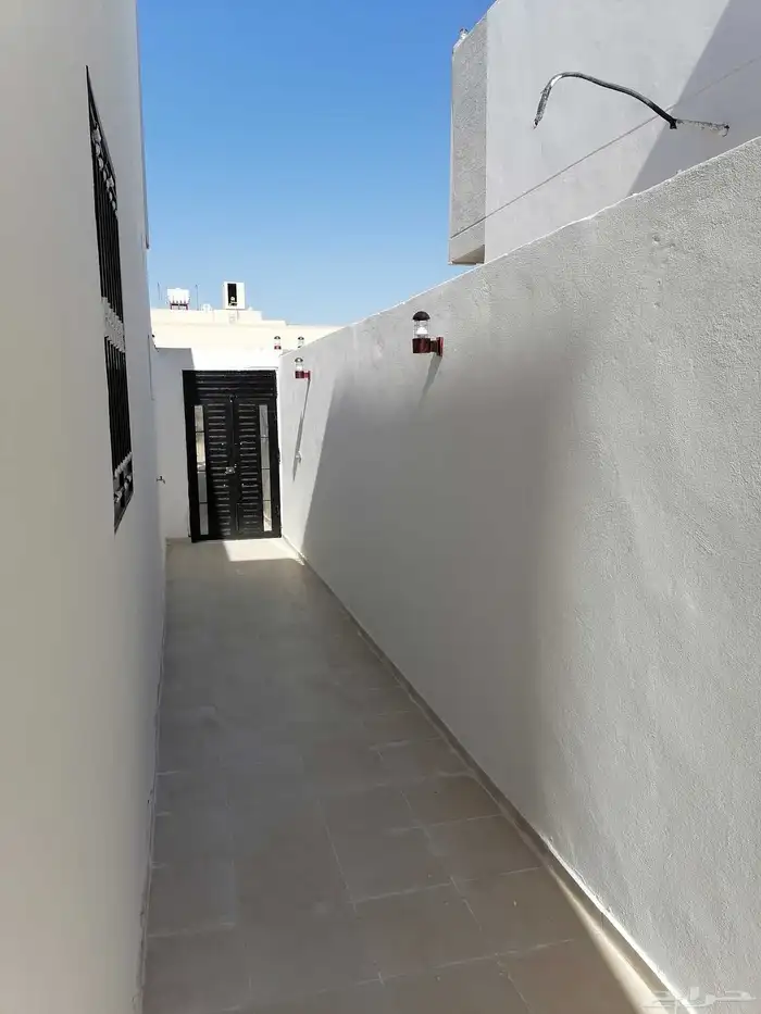 للبيع عماره دور جديد مساحته 356م بحي الملك فهد 25