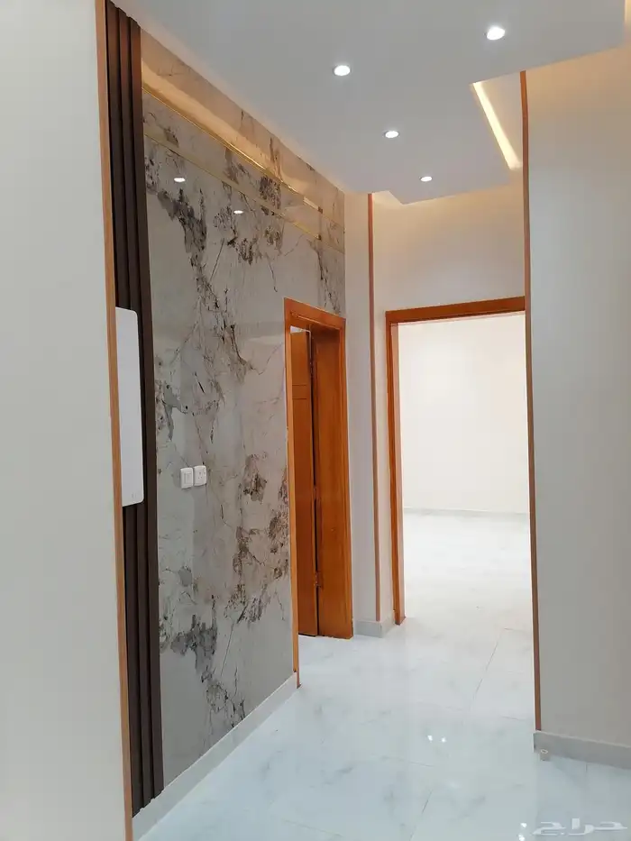 للبيع عماره دور جديد مساحته 356م بحي الملك فهد 23