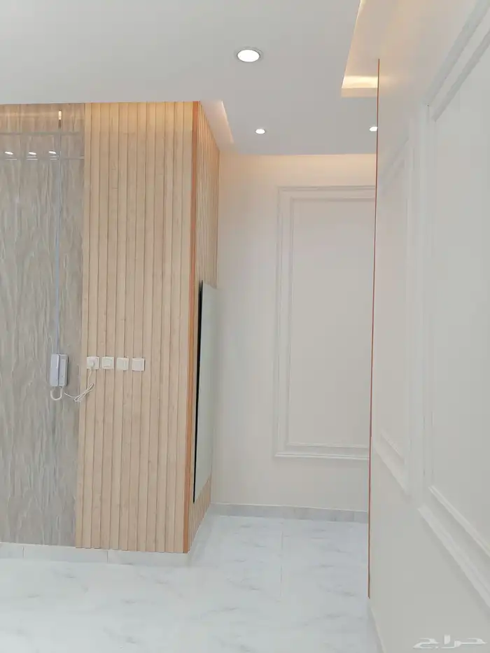 للبيع عماره دور جديد مساحته 356م بحي الملك فهد 17