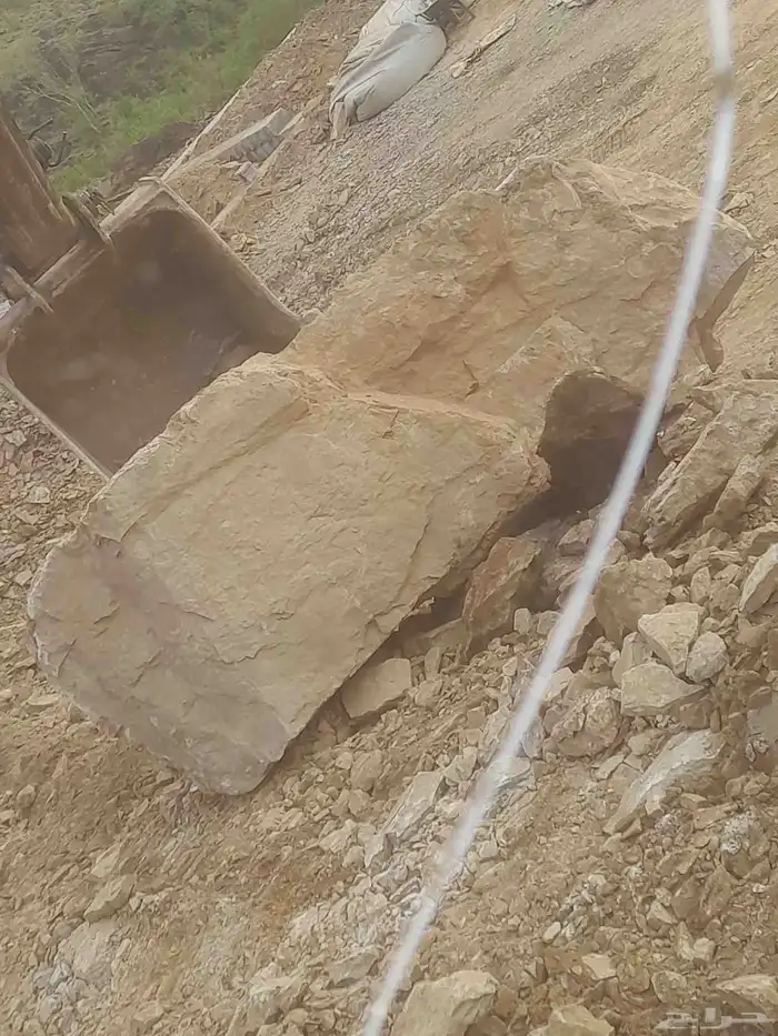 بوكلين لبنا الحجر وقص الراظي 0