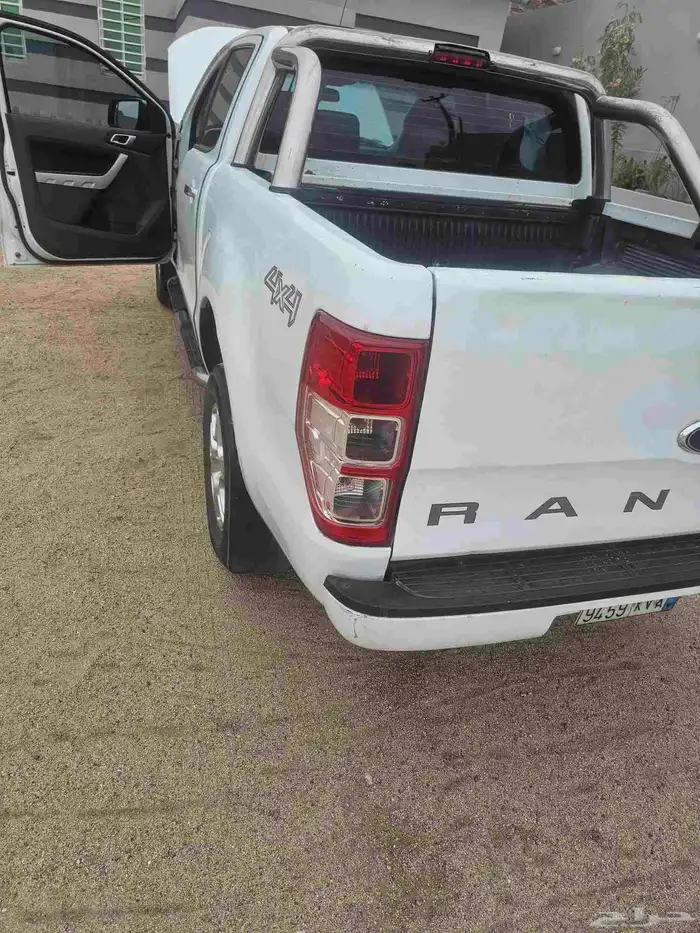 للبيع سيارة فورد رينجر موديل 2015 دبل نظيف جدا ماشي 265000 4