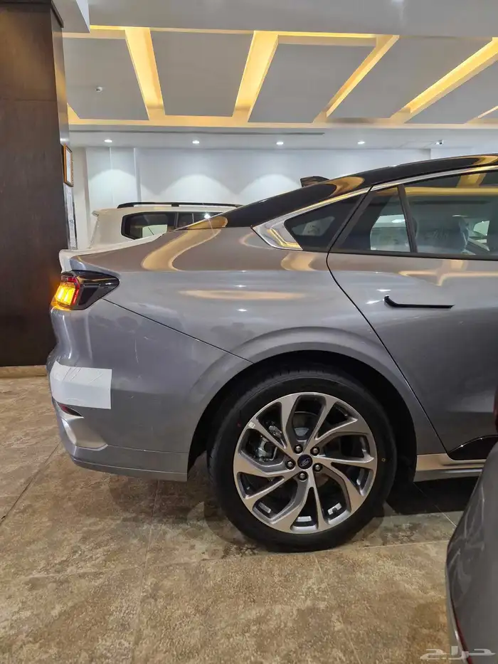 فورد تورس تيتانيوم 4