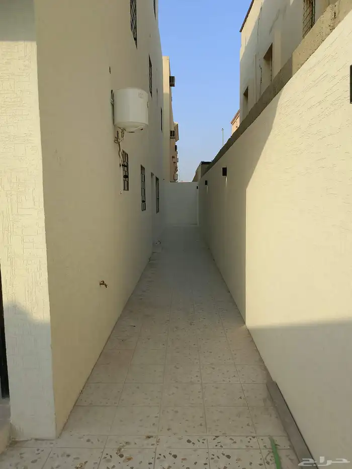 للبيع شقه تمليك دوبلكس دورين وملحق بالدمام (جديده) حي احد 2
