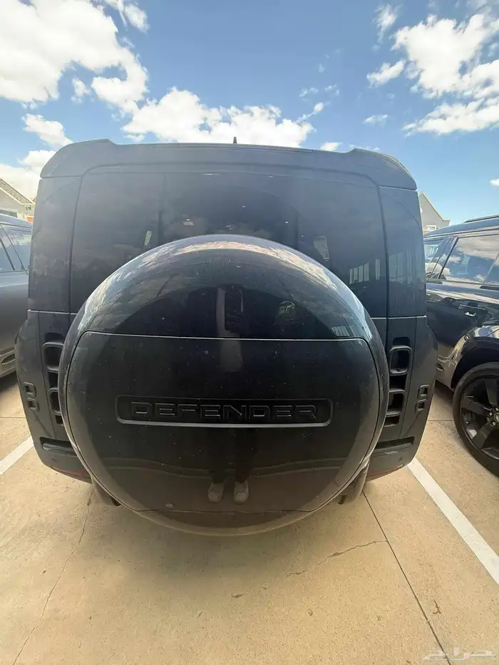 وارد كندا  استيراد شركة العصيمي  لاند روفر 2024ديفندر x110 19