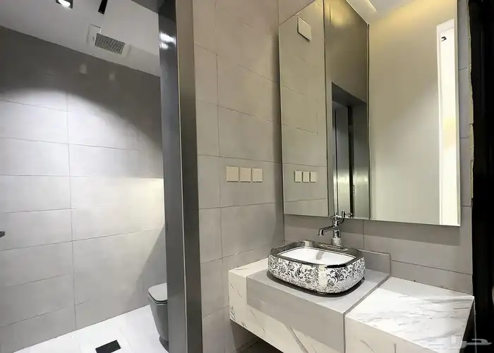 للبيع شقق ارضيه وعلويه تشطيب راقى vip خلف المطار ب 550 الف 19