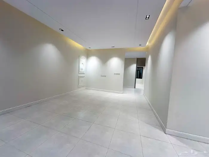 للبيع شقق ارضيه وعلويه تشطيب راقى vip خلف المطار ب 550 الف 15