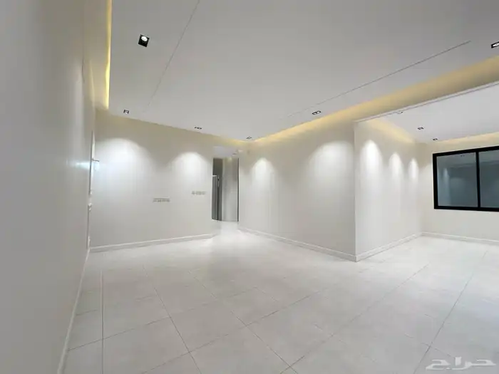 للبيع شقق ارضيه وعلويه تشطيب راقى vip خلف المطار ب 550 الف 8