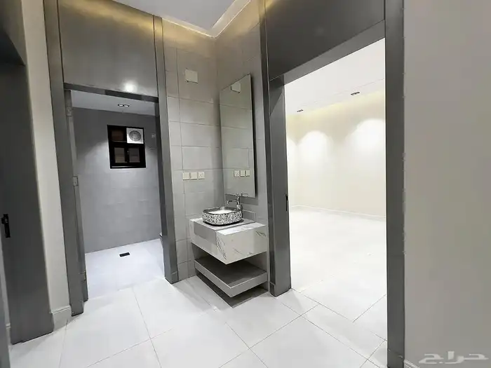 للبيع شقق ارضيه وعلويه تشطيب راقى vip خلف المطار ب 550 الف 26