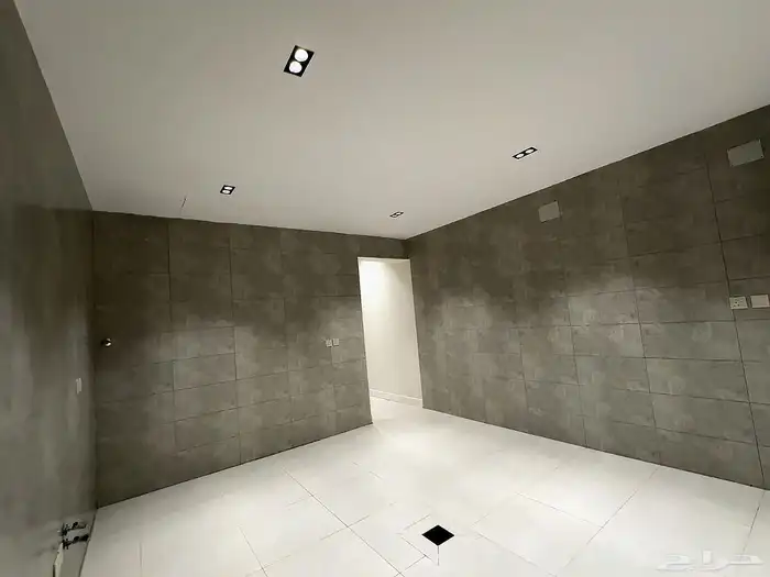 للبيع شقق ارضيه وعلويه تشطيب راقى vip خلف المطار ب 550 الف 31