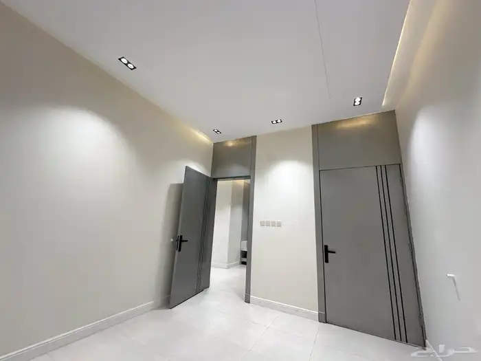 للبيع شقق ارضيه وعلويه تشطيب راقى vip خلف المطار ب 550 الف 11