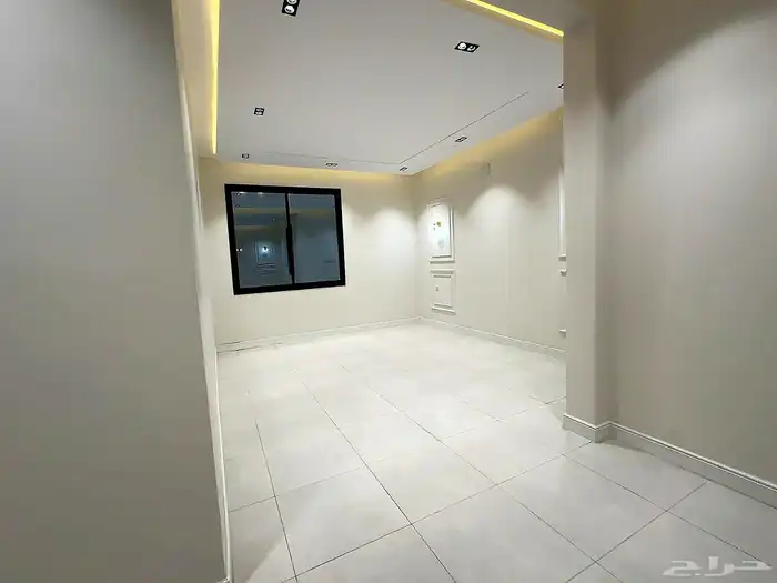 للبيع شقق ارضيه وعلويه تشطيب راقى vip خلف المطار ب 550 الف 34
