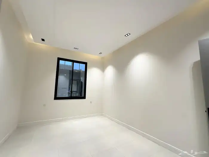 للبيع شقق ارضيه وعلويه تشطيب راقى vip خلف المطار ب 550 الف 12