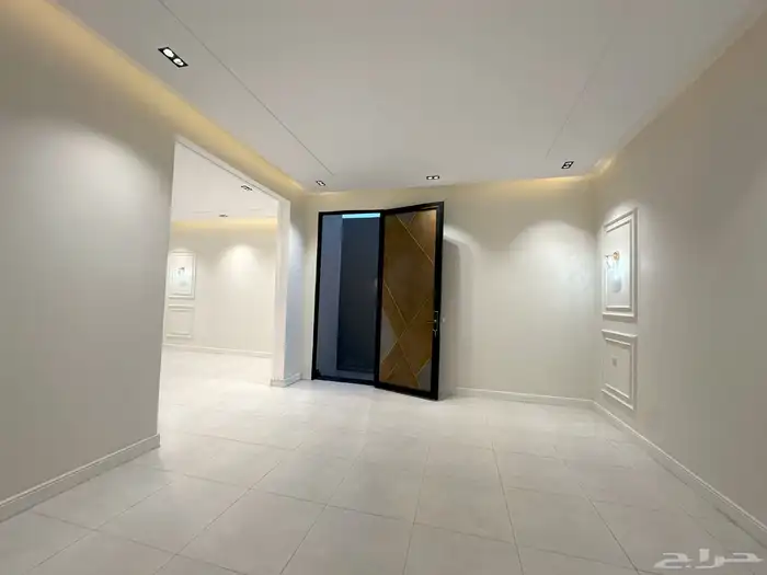 للبيع شقق ارضيه وعلويه تشطيب راقى vip خلف المطار ب 550 الف 10