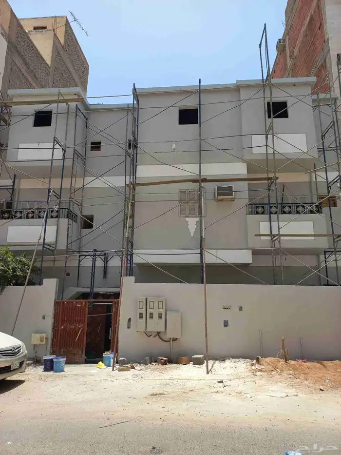 دهان. painter in the house is and buildings and 7