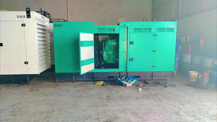 إيجار  وبيع  مولدات كهربائية حديثة وتورلايت 4