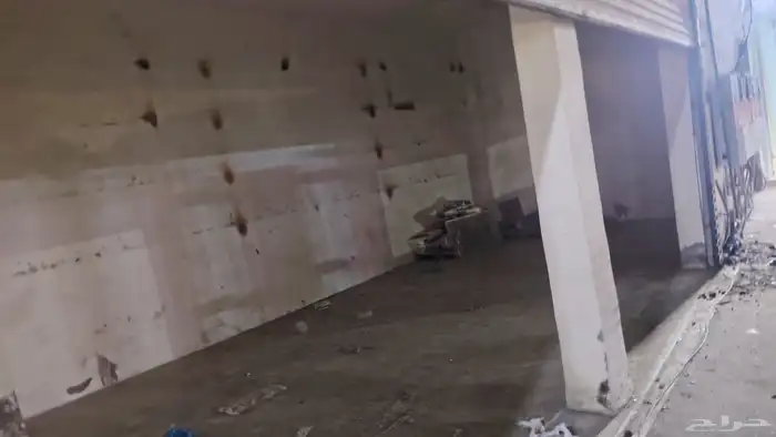 محلين كبار مفتوحين عله بعض عرض محل 4متر طول المحل ممكن 11مت 4