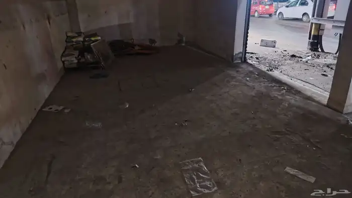محلين كبار مفتوحين عله بعض عرض محل 4متر طول المحل ممكن 11مت 2