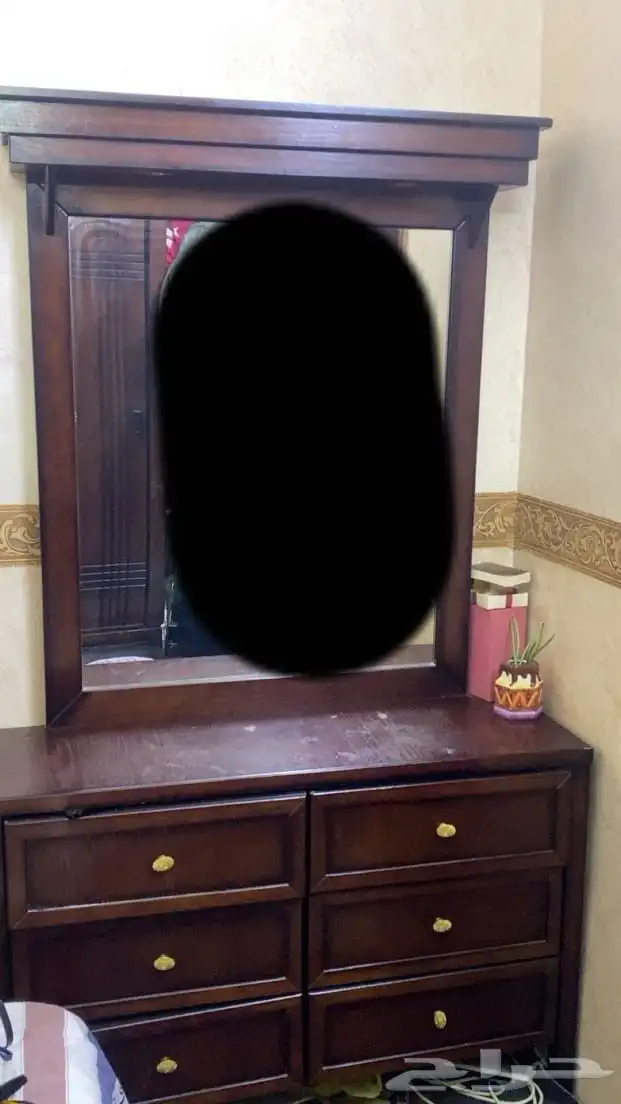 غرفة نوم للبيع مطلوب فيها 1200 خشبها ممتاز البيع مستعجل 2