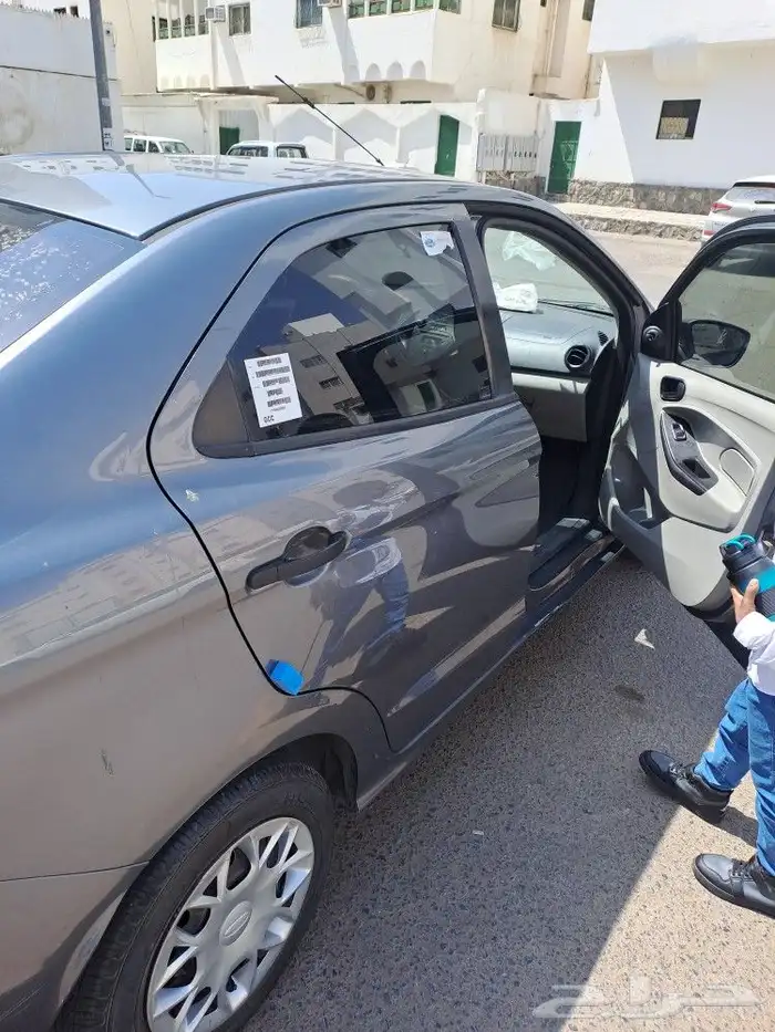 معي سيارة خاصه عايذ عمل ترحيل 0