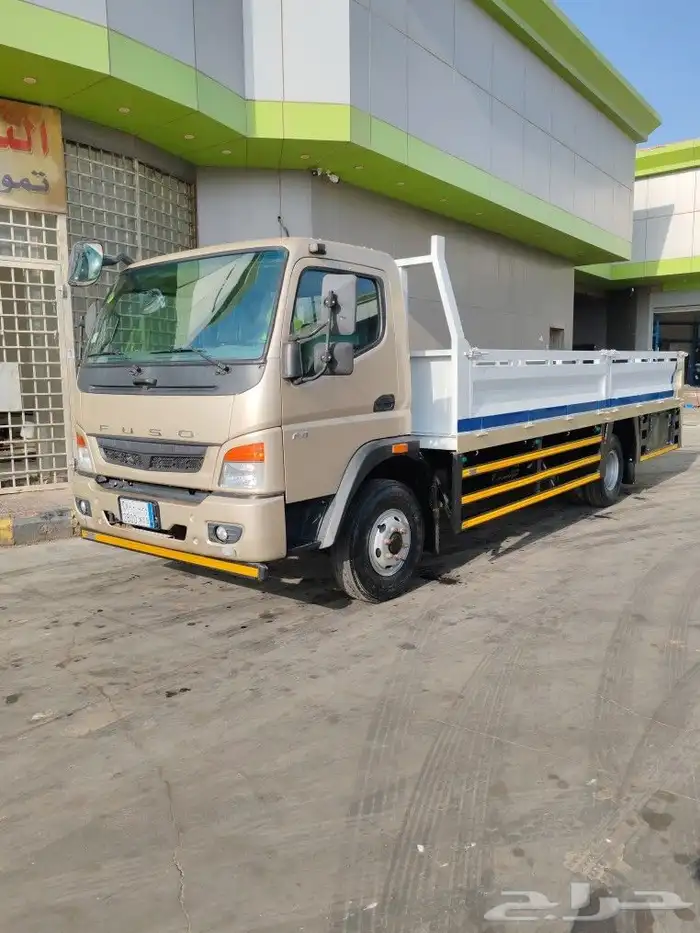 بوم تراك دينا للايجار مع السائق متوفر كامل متطلبات الشركات ل 4