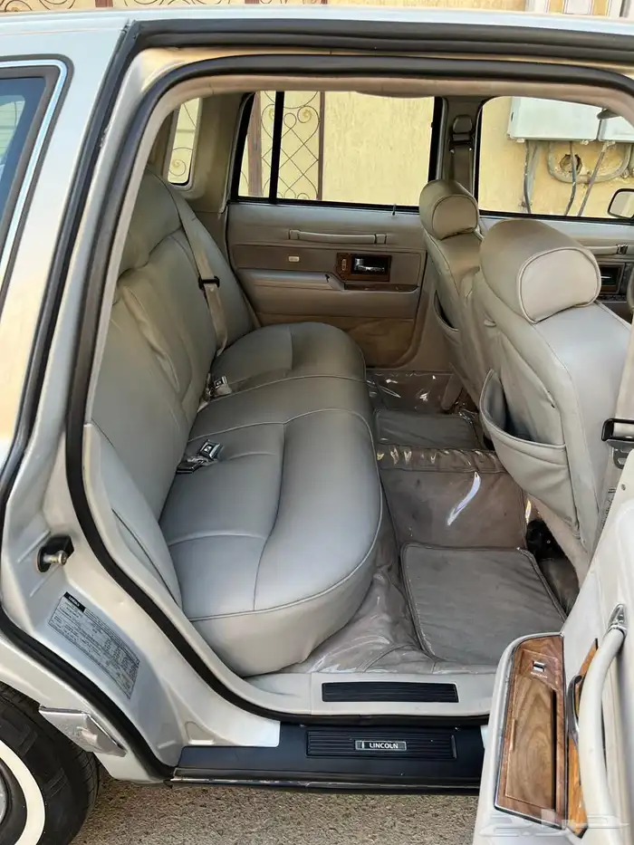 فورد لينكون تاون كار 1990 مخزن للبيع 9