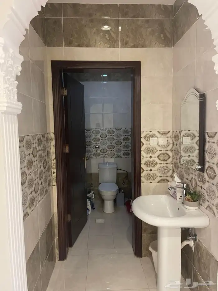 فيلا ايجار حي الزمرد مساحه 312 6