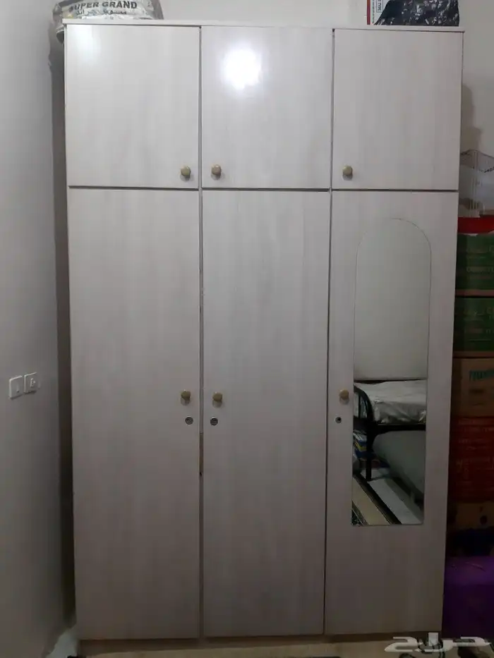 دولاب للبيع بحالة ممتازة 0